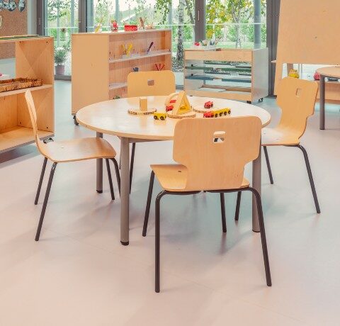 Soluzioni di tavoli scolastici e sedie per studenti